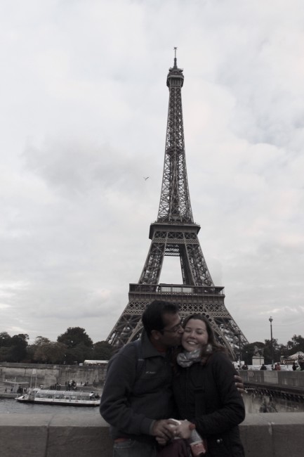 Kissing in front of the Eiffel tower in the evening in Paris, France