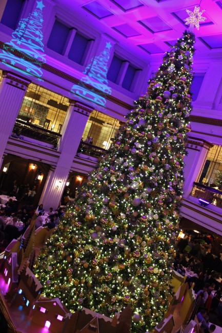 Macy's Walnut Room Christmas Tree, Christmastime in Chicago