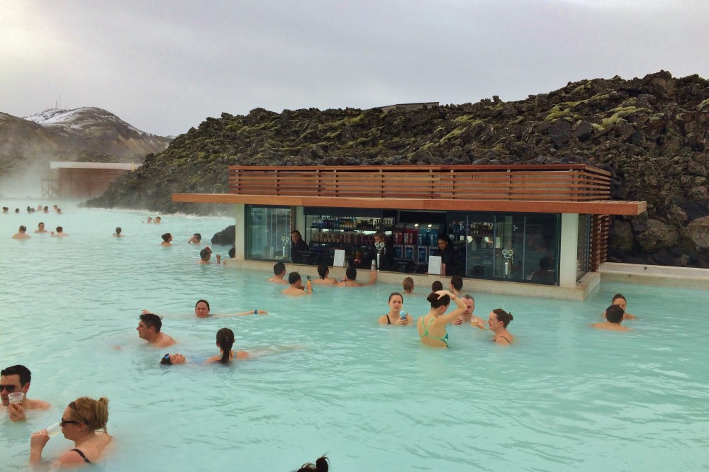 The Blue Lagoon Iceland, Swim up bar